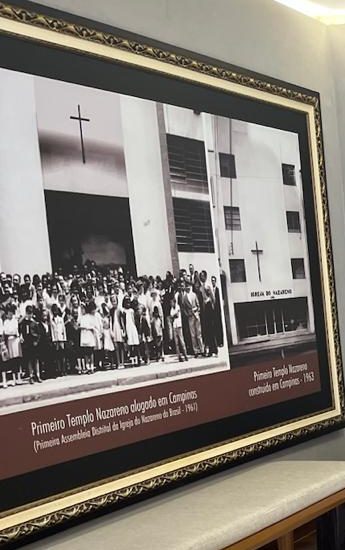 Painel do primeiro templo nazareno em Campinas