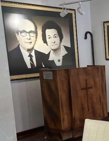 Retrato histórico e púlpito do Memorial